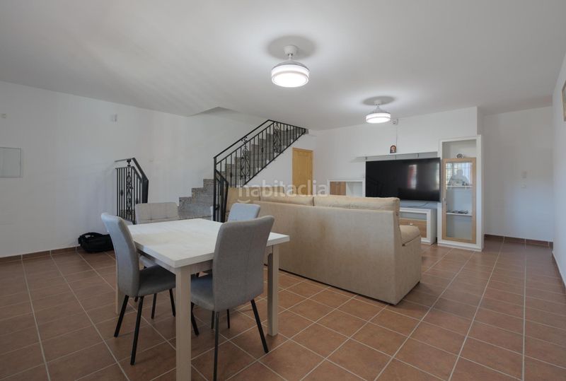 Foto cd620f5a-fccc-477b-a008-22344a6e0f11. Casa adossada amb aparcament a Freila