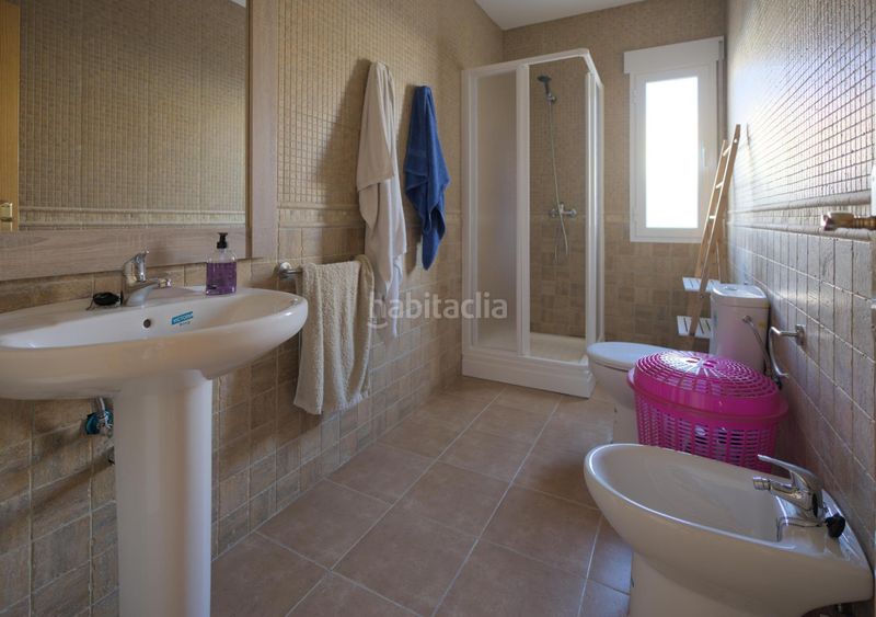 Foto dcd96a63-d36f-469f-8ae7-3d3e36feb016. Casa adossada amb aparcament a Freila