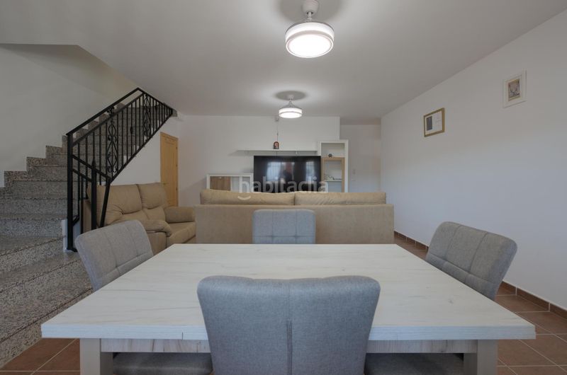 Foto e0128935-7b50-49a0-94d7-863cfd625642. Casa adossada amb aparcament a Freila