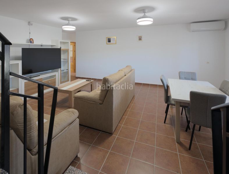 Foto eec1031e-e93c-4a70-8bb4-91559c8d5a9a. Casa adossada amb aparcament a Freila