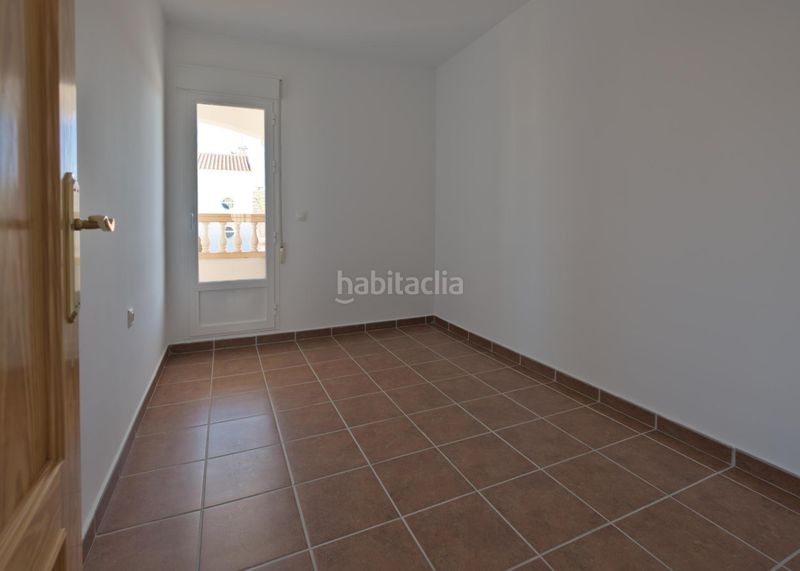 Foto ff29138d-64b7-4f1b-ad5e-03207e8cac04. Casa adossada amb aparcament a Freila