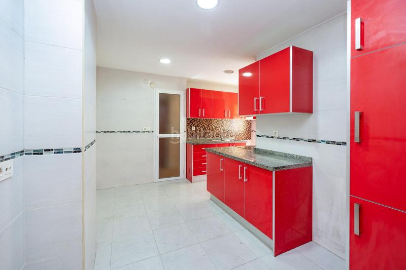 Foto d4ca0170-e649-45e2-bf69-3e7ea4cfa67a. Piso  con garaje cerrada y trastero en mendez nuñez en Granada