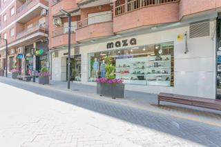Geschäftsraum  Encrucijada. Se vende local en el centro de maracena
