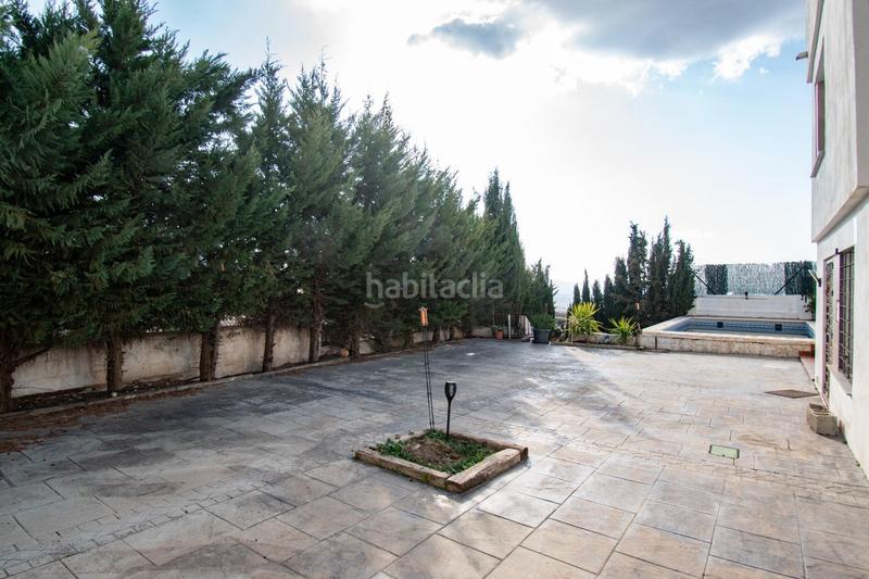 Foto a39310e9-2665-4ba0-be3d-9c3b1a443959. Chalet  en la zubia con piscina en Altos de la Zubia Zubia (La)