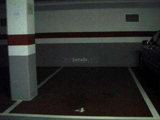 Car parking in Carrer de la indústria 20. Plaza perimetral