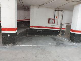 Lloguer Aparcament cotxe a Carrer de balmes 94. Pequeña, de fácil acceso y con puerta automatica