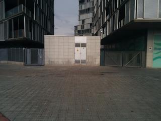 Rent Motorcycle parking in Carrer de la selva de mar 6. Parking vigilado