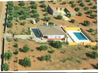 Propriété à Calle casillas 2. Conjunto finca de 40000 m2 y casa en la carlota