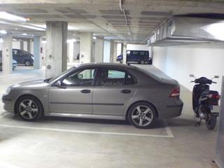 Location Parking voiture à Carrer de góngora 27. Plaza de doble: coche grande + moto