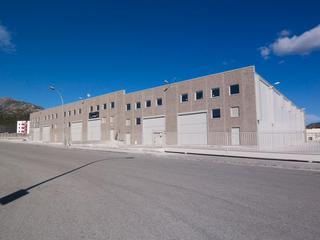 Miete Fabrikhalle in Carrer del fornal 2. Naves industriales de nueva construcción