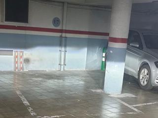 Rent Car parking in Carrer de les camèlies 29. Parking de fácil acceso y aparcamiento ¡oportunidad!