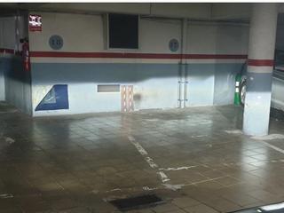Lloguer Aparcament cotxe a Carrer de les camèlies 29. Se venden 2 plazas de parkings juntas de fácil acceso y aparcami