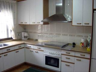Casa aparellada a Calle olivo sólo 14. Chalet seminuevo en mirabel, bien comunicado