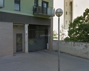 Aparcament cotxe a Via de ronda 23. Garaje con capacidad para 2 coches