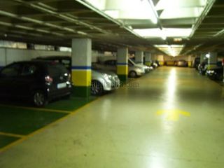 Alquiler Parking coche en Carrer rafael campalans esquina ronda la torrassa,. Amplios pasillos-planta a nivel de calle