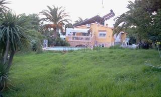 Casa a Carrer de l'agró 20. Todos los servicios a su alrededor,exc comunicacio