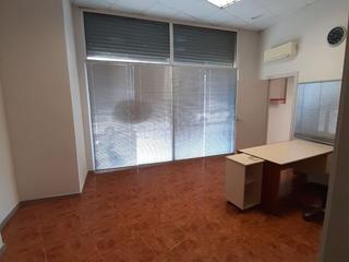 Rent Business premise in Carrer de lluís companys 26. Alquilar  local  c lluis companys 26.