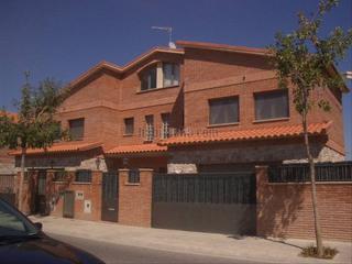 Masia a Avinguda del riu corb 9. Preciosa torre, impecable