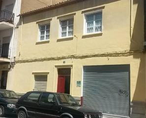 Casa en Calle cristóbal pérez pastor 48. Casa plurifamiliar reformada de 2 plantas con garajes en albacet