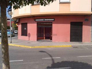 Alquiler Local Comercial en Calle vicente sanchiz, 24. Local chaflan