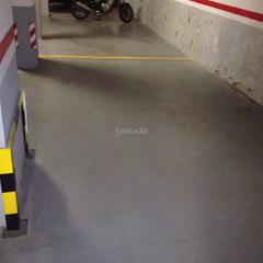 Rent Motorcycle parking in Passeig de valldaura 192. Plaza cubierta en parking con puerta automática