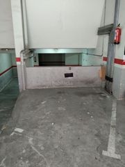 Lloguer Aparcament cotxe a Carrer dels nou pins 102. En venta - plaza de parking para coche pequeño.