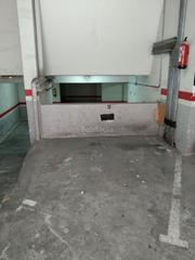 Lloguer Aparcament cotxe a Carrer dels nou pins 104. Plaza de parking para coche pequeño.