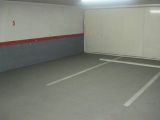 Alquiler Parking coche en Passatge minetes,. Parking gran capacidad zona c/girona