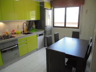 Location Appartement à Avenida de la cemba 75. Piso de 3hab de 100m2 muy luminoso