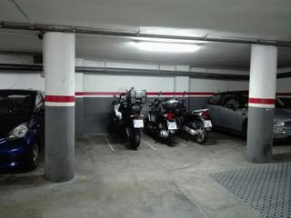 Rent Motorcycle parking in Carrer del torrent de les flors 174. Pàrquing moto