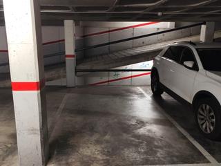 Aparcament cotxe a Carrer de francesc oller 81. Parking en venta pere parres