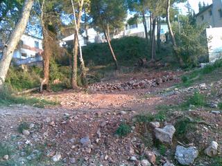 Wohngrundstück in Carrer del balcó 16. Terreno con acceso por 2 calles muy bien orientado