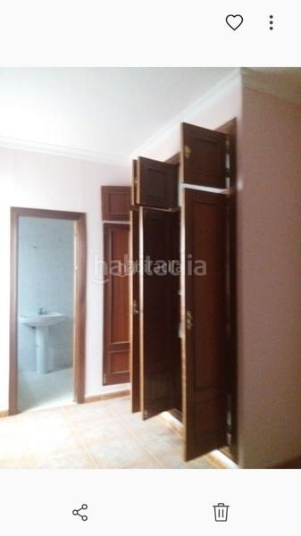 Foto 8cd524c5-4844-466e-9430-8695ee27c140. Piso en calle benito sánchez 6 se vende piso cerca del mercadona en Villamartín