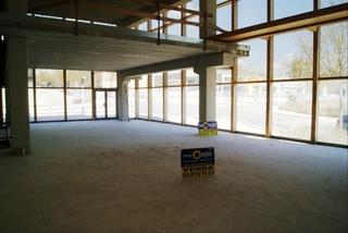 Rent Industrial building in Carrer de guillem rovirosa 104. Nave de diseño de tres plantas