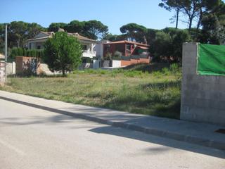 Terreny residencial a Plaça mestre mas ros 8. Vendo dos parcelas en caldes de malavella