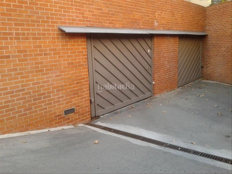 Foto b01cd231-7894-44d9-b681-cbd160bfafc0. Lloguer aparcament cotxe a carrer de joan oliver 3 a Barcelona