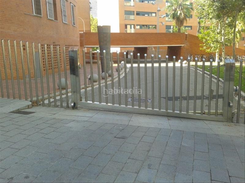 Foto fae94de2-1891-4662-8e02-040d636c3ab7. Location parking voiture dans carrer de joan oliver 3 dans Barcelona