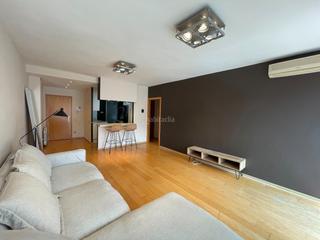 Location Appartement à Carrer de la pobla de lillet 14. Ideal per a una parella, molta llum, silencios. disponible a par