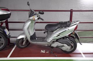 Location Parking moto à Carrer de vilamarí 106. Alquiler / lloguer parking moto vilamari 104