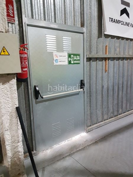 Foto c796e439-6fdc-4ce9-9bd7-0acaaefc9244. Fabrikhalle in carrer sant eloi 35 in Zona Nord Alcoi