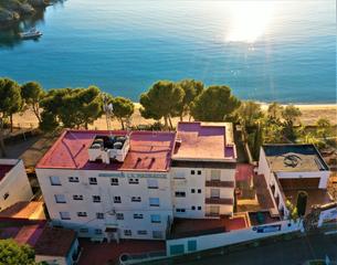 Apartamento en Carrer rembrandt 17. Frente a la playa de la almadrava