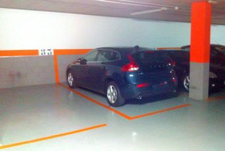 Parking coche en Carrer parlament catala, 5. Parking cómodo y seguro