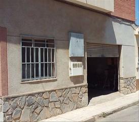 Local commercial à Calle cassola 34. Se vende bajo en la unión (murcia)