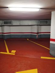 Alquiler Parking coche en Rambla guipuscoa (de), 35. Plaza para coche pequeño / mediano