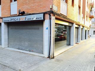 Miete Geschäftsraum in Carrer de salvador baroné 98. Local esquinero con mucno escaparate, ideal
