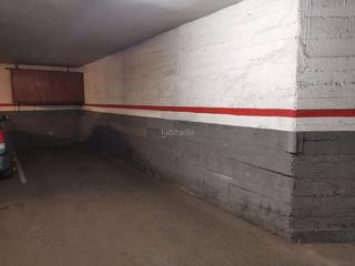 Alquiler Parking coche en Carrer de jambrina 11. Davant de la entrada al pàrquing del mercadona.