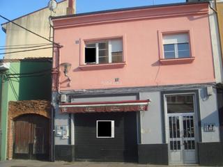 Pis a Calle pelayo don 11. Casa plaza les campes