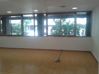 Location Bureau à Travessera de dalt 18. Excelente oficina reformada al lado de lesseps!