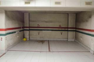 Parking coche en Carrer de santiago rusiñol 5. Parking doble