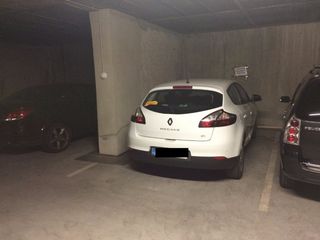 Parking coche en Carrer anne frank, 17. Plaza de garaje amplia coche y moto